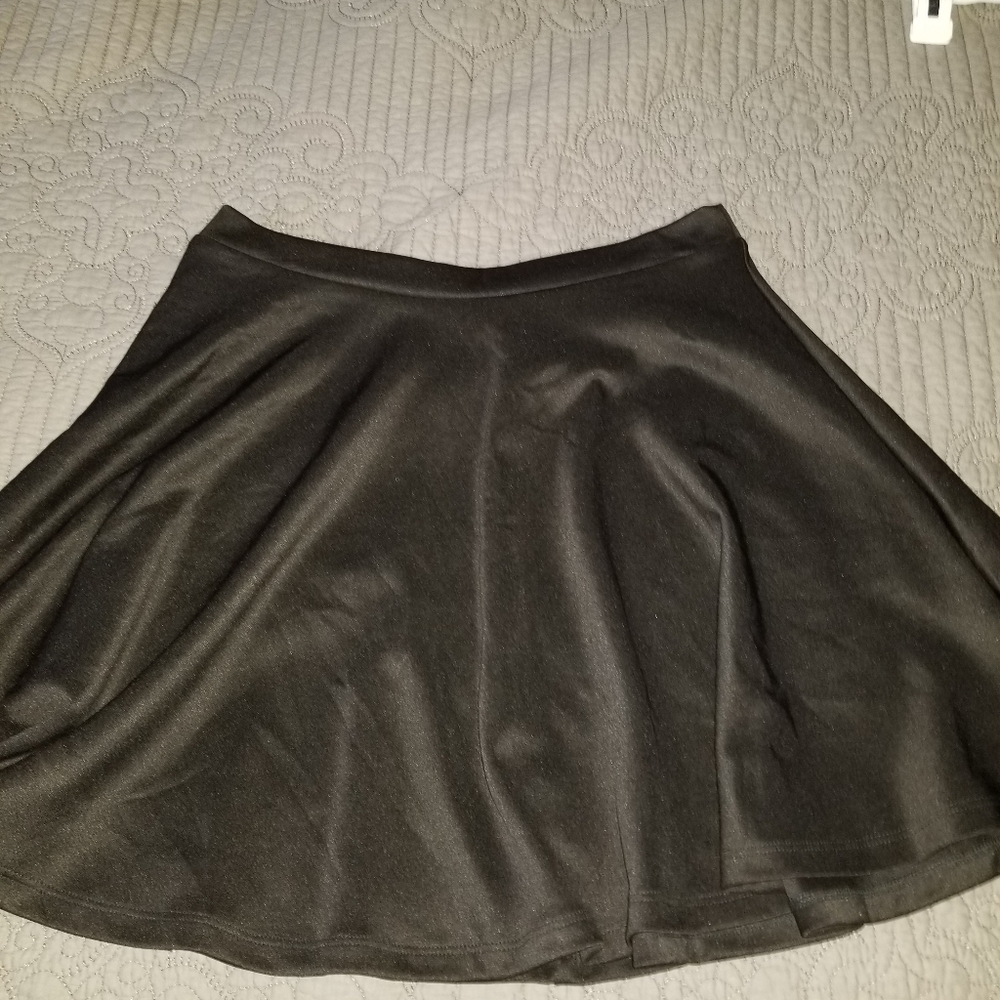 Super stretchy, can be worn high waist as well